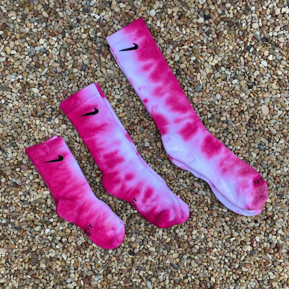 :: HOT PINK :: ONE PAIR OF FADED WAVY TIE DYE CREW NIKE SOCKS